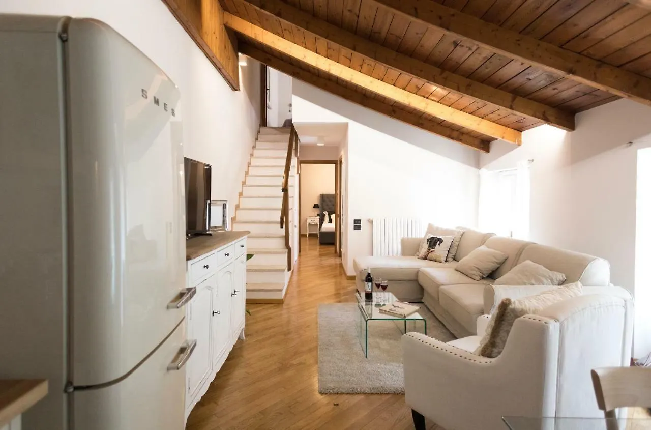 Daplace - Gae Apartment Milan