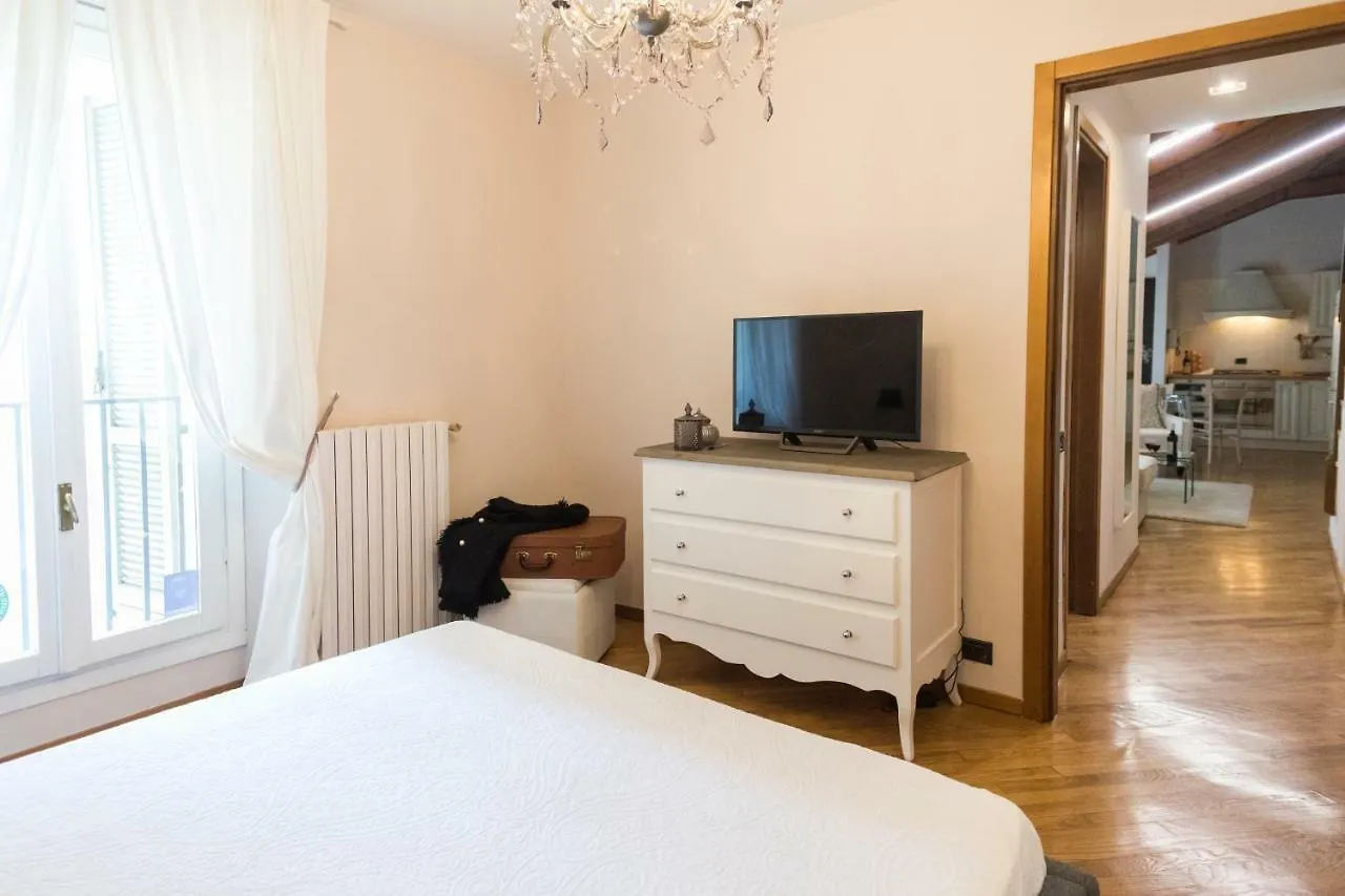 Daplace - Gae Apartment Milan